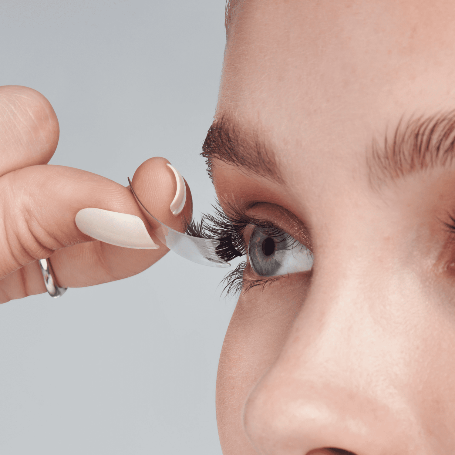 imPRESS Falsies easy tab Self Adhesive Eyelashes– Sleek Natural